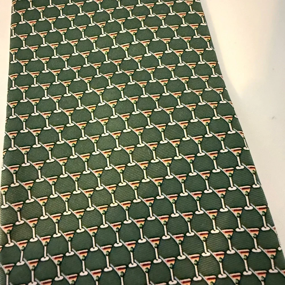 Brooks Brothers 346 Mens Silk Tie Green Martini Glass Novelty Print USA Made